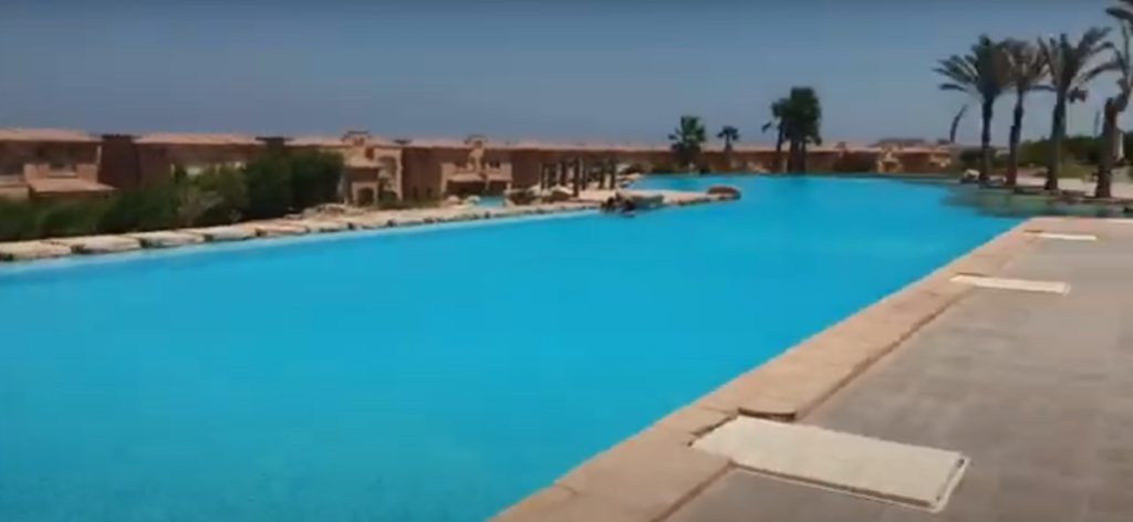 موقع قرية تلال العين السخنة